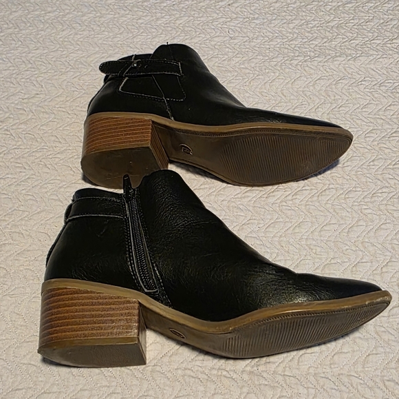 A New Day Faux Leather Booties Side Buckle, Zipper, Size 8 Black Ankle Boots - Picture 5 of 9